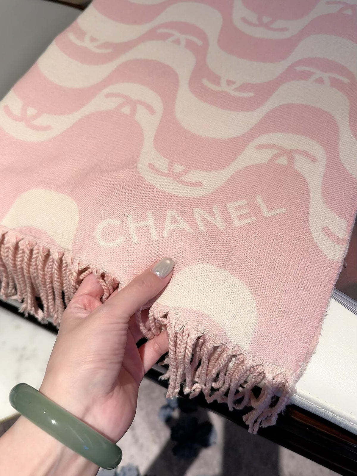 Stylish CC Wave-Pattern Scarf