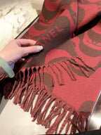 Stylish CC Wave-Pattern Scarf