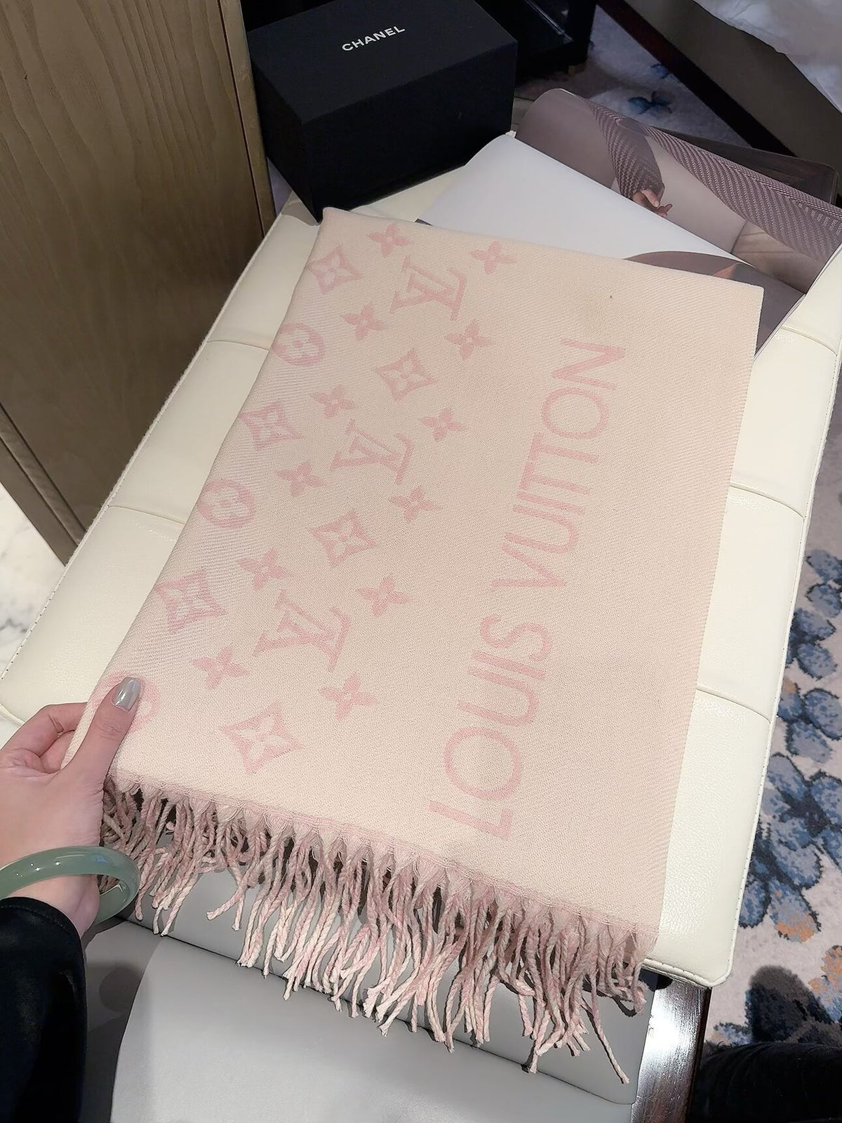 Stylish Two-Tone Four-Leaf Clover Scarf