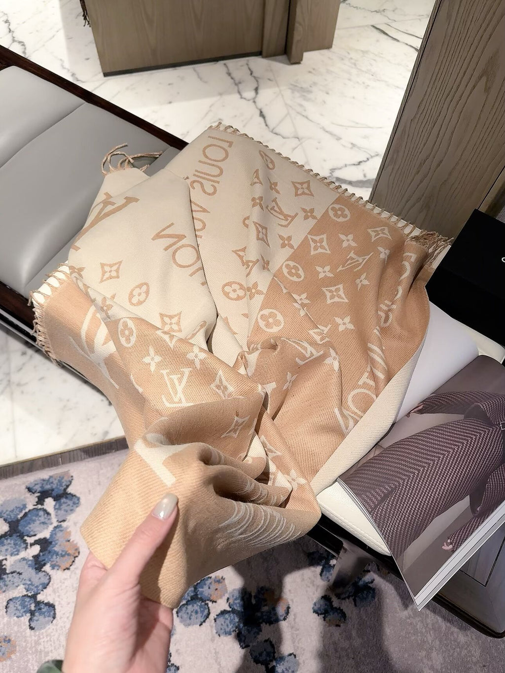 Stylish Two-Tone Four-Leaf Clover Scarf
