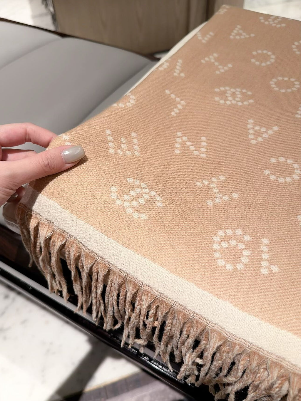 Stylish CC Letter Pattern Scarf