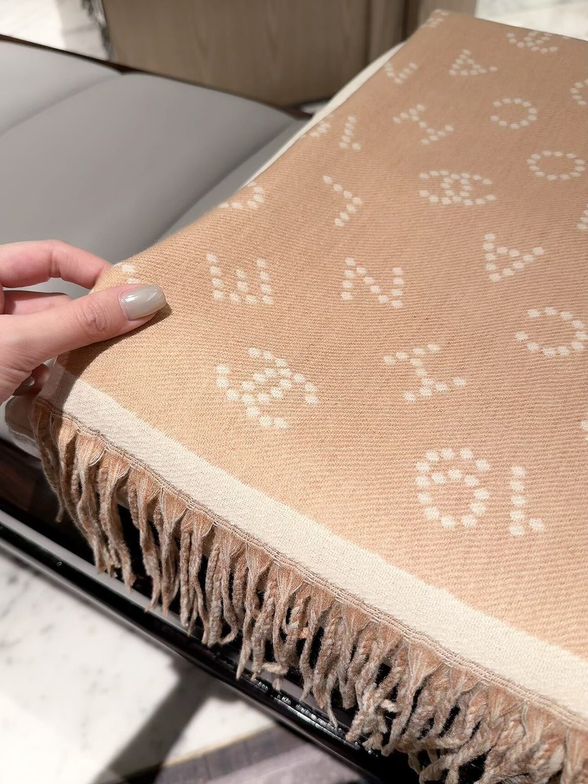 Stylish CC Letter Pattern Scarf