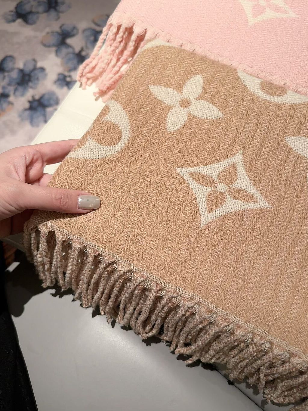 Stylish Four-Leaf Clover and Letter Pattern Scarf