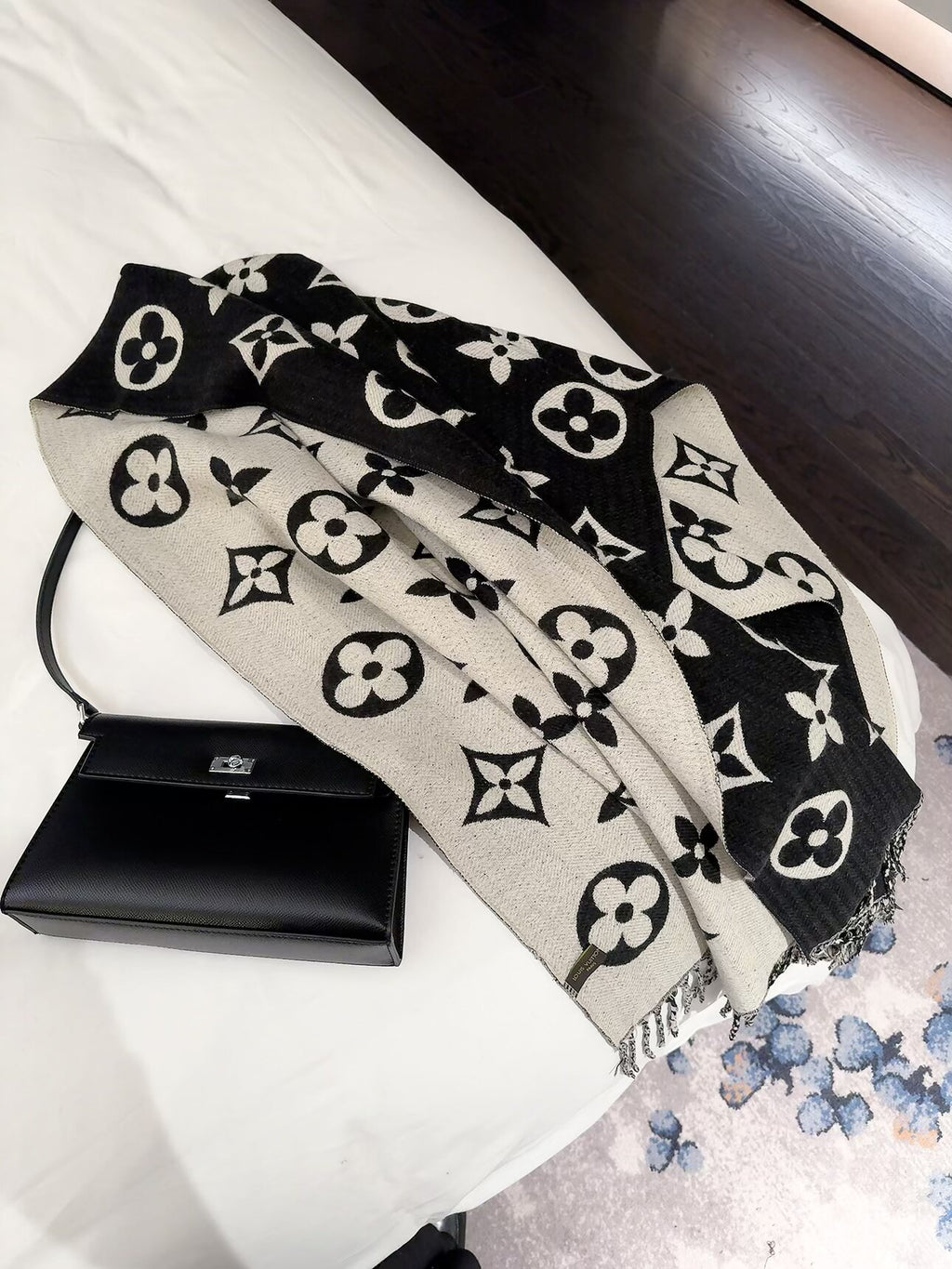 Stylish Four-Leaf Clover and Letter Pattern Scarf