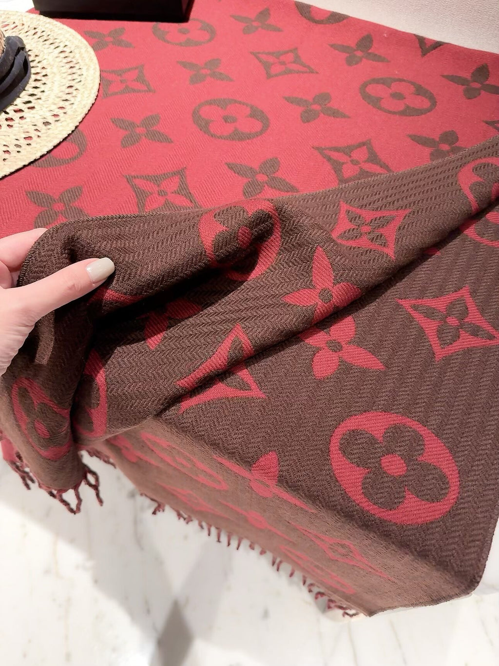Stylish Four-Leaf Clover and Letter Pattern Scarf