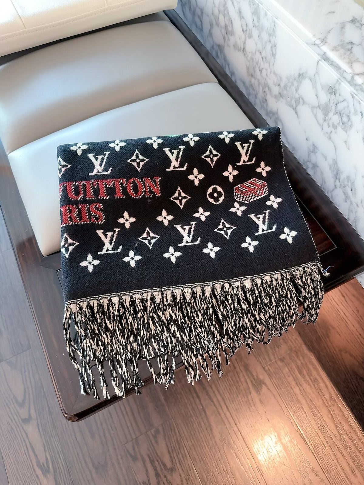 Stylish Four-Leaf Clover and Letter Pattern Scarf