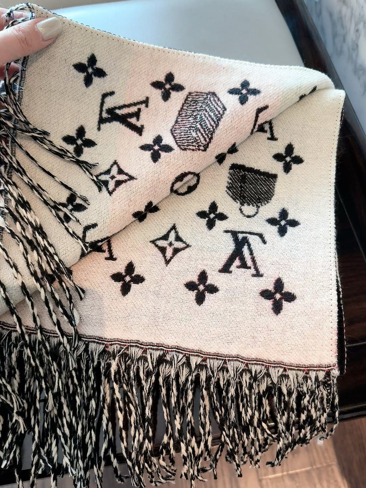 Stylish Four-Leaf Clover and Letter Pattern Scarf