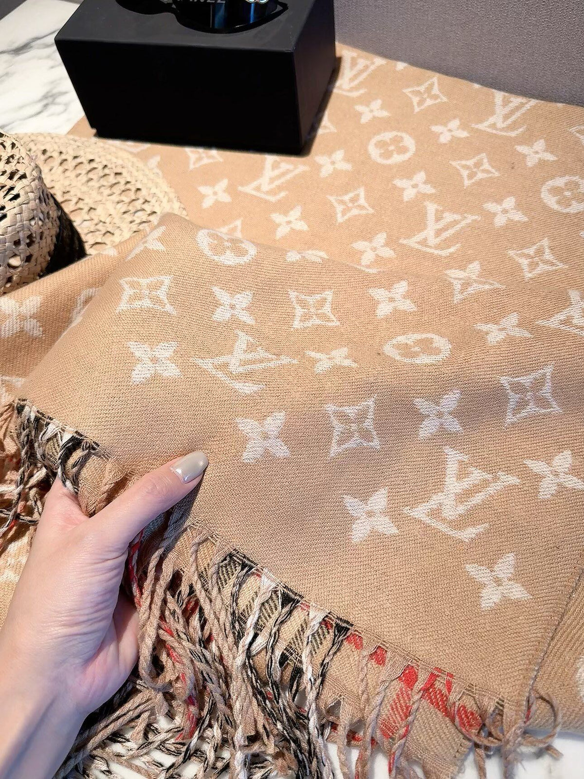 Stylish Four-Leaf Clover and Letter Pattern Scarf