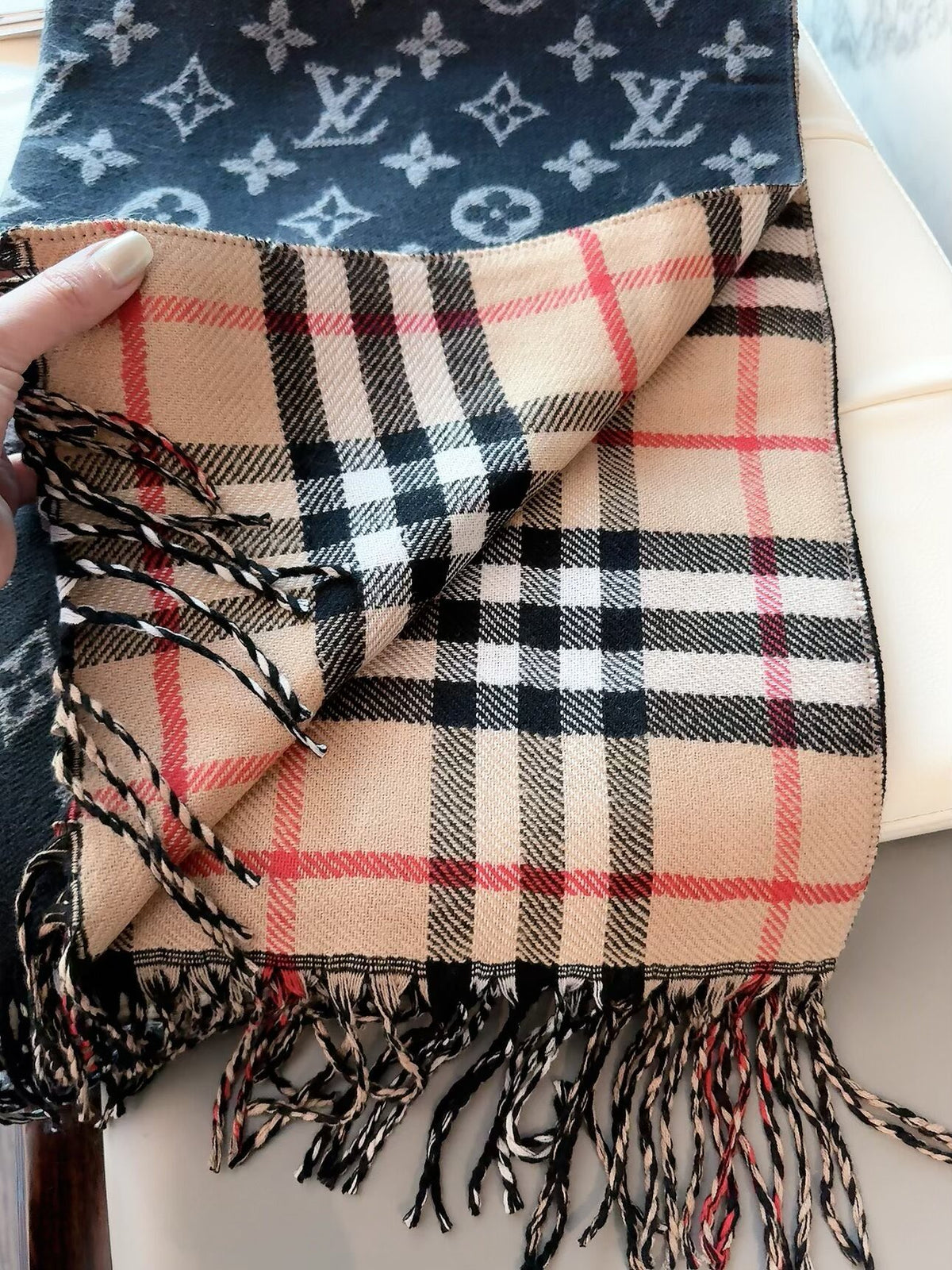 Stylish Four-Leaf Clover and Letter Pattern Scarf