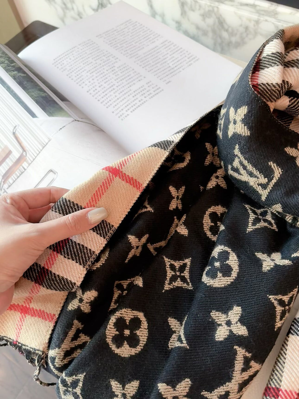 Stylish Four-Leaf Clover and Letter Pattern Scarf