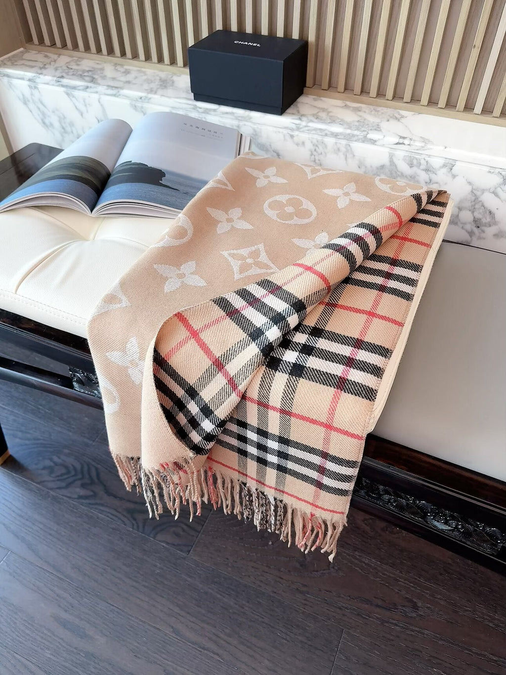 Stylish Four-Leaf Clover and Letter Pattern Scarf