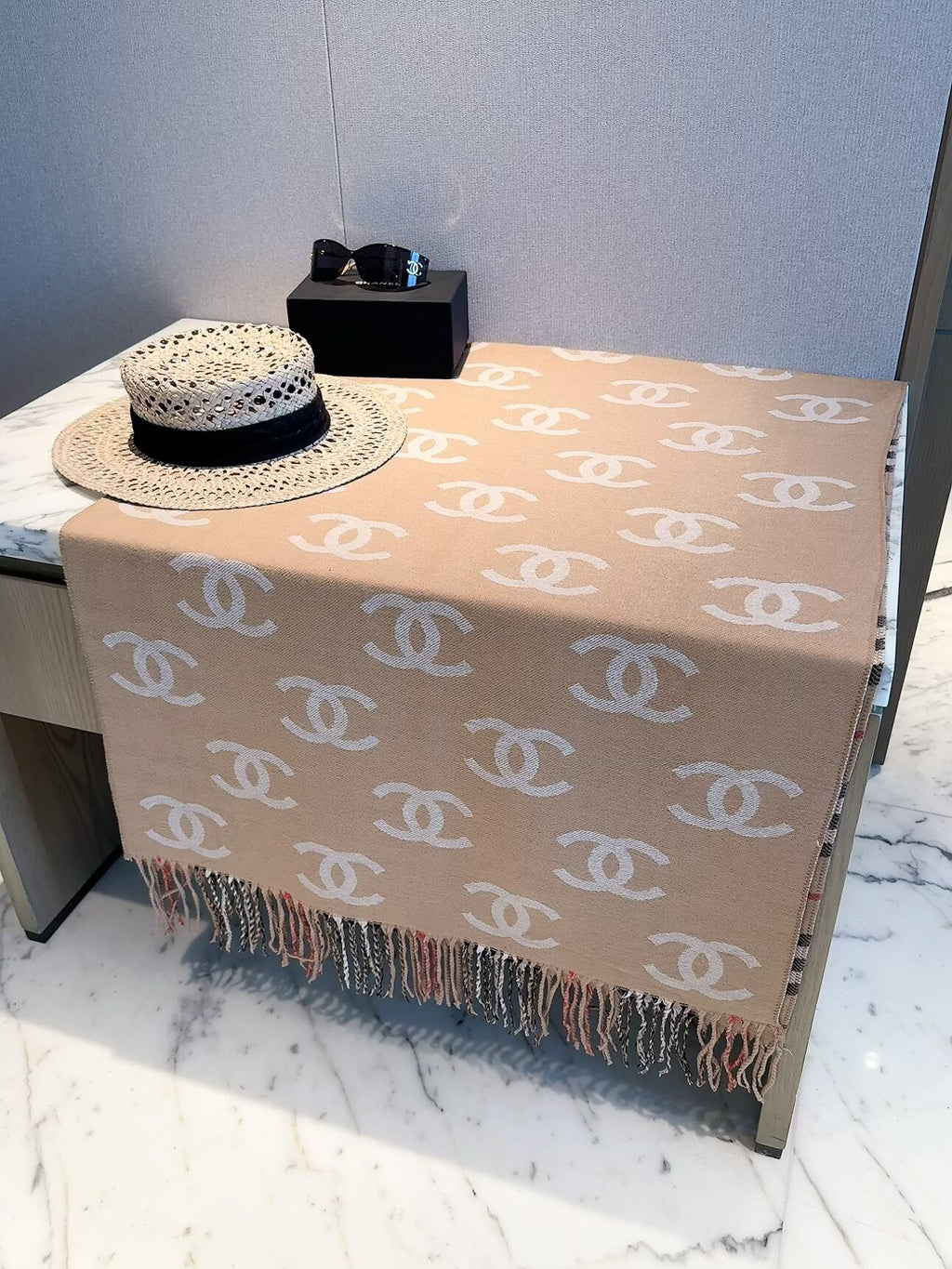 Stylish CC Letter Pattern Scarf