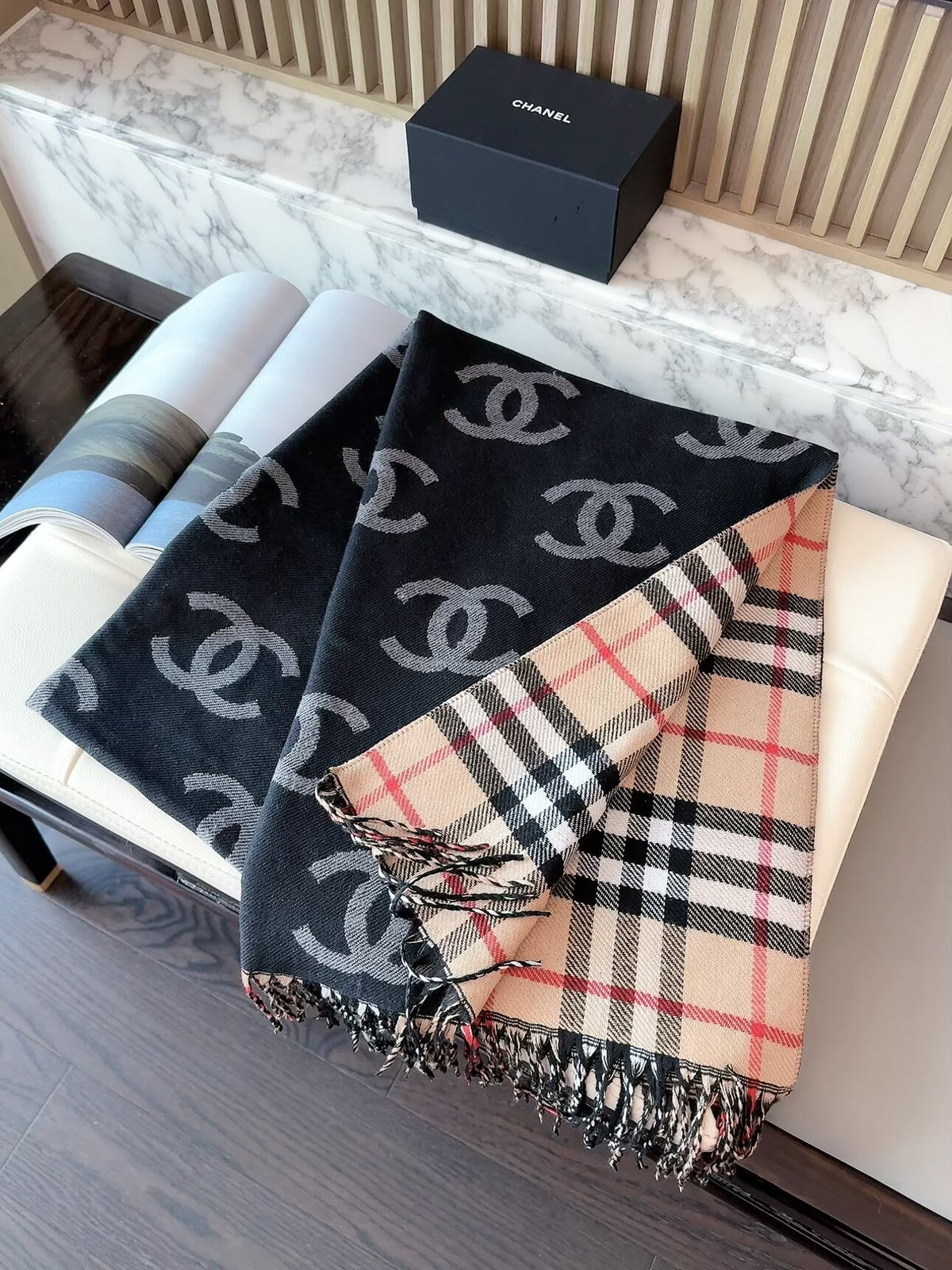 Stylish CC Letter Pattern Scarf