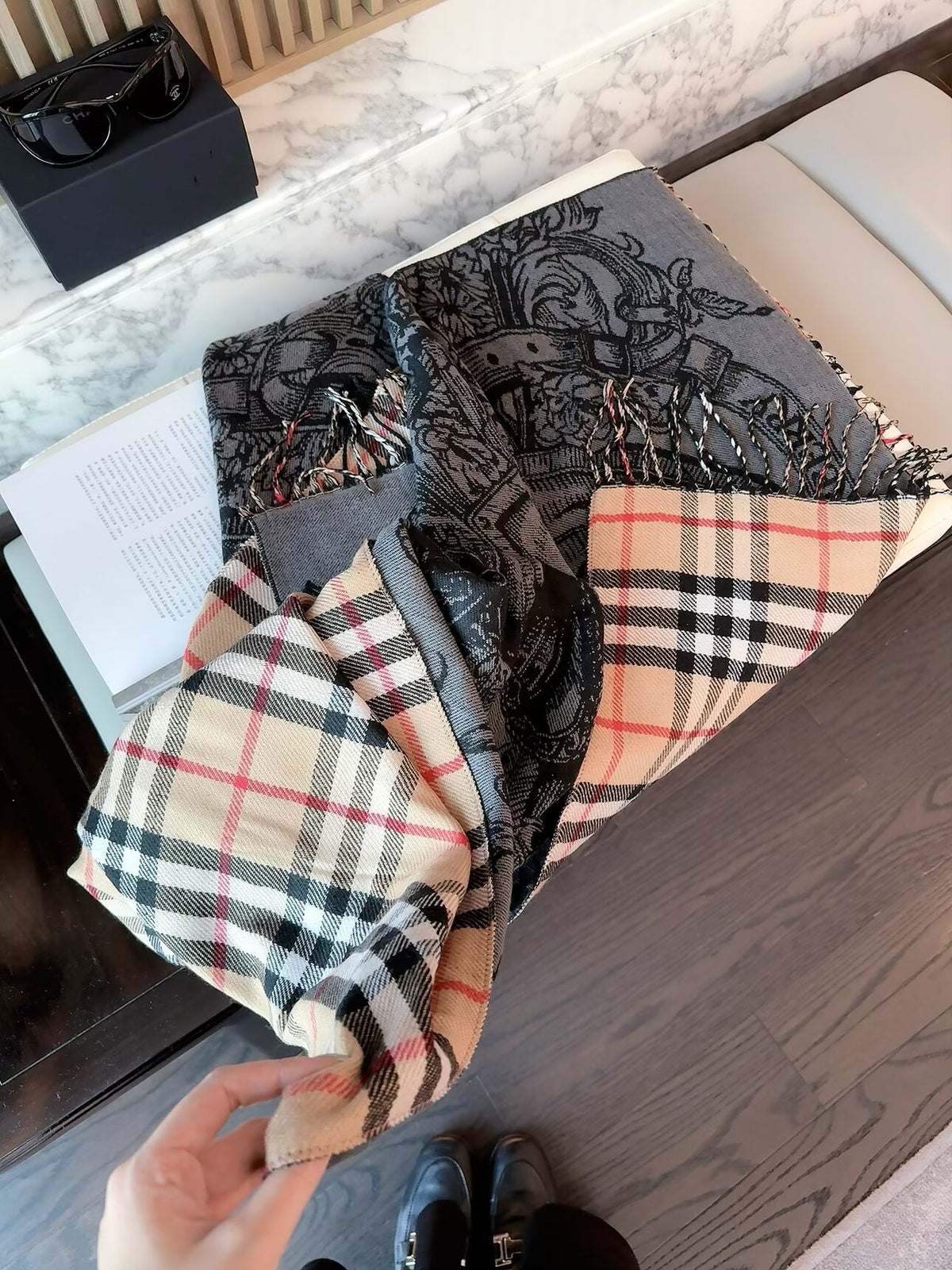 Stylish BUR Letter-Pattern Scarf