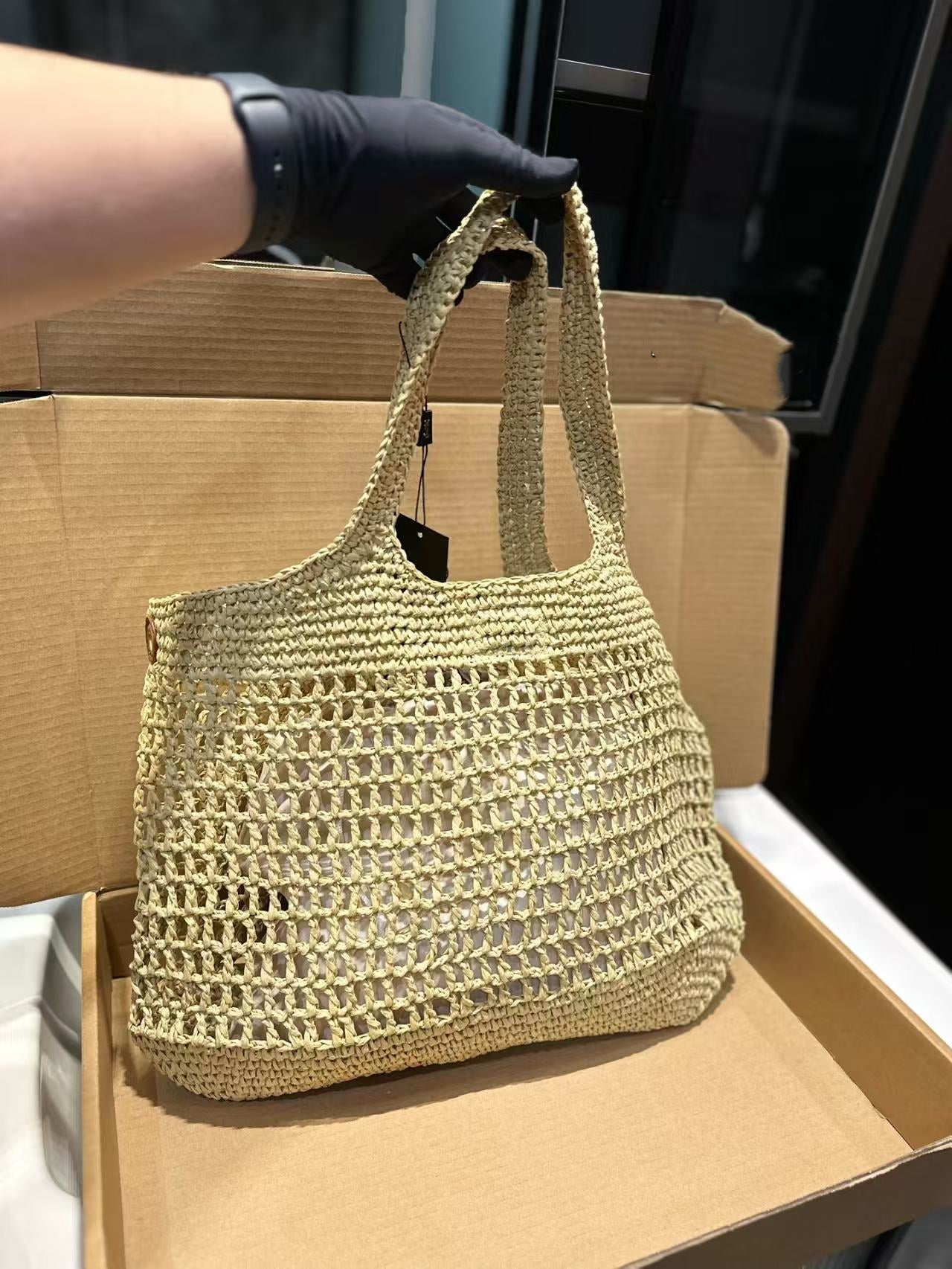 Fashion hollow woven handbag