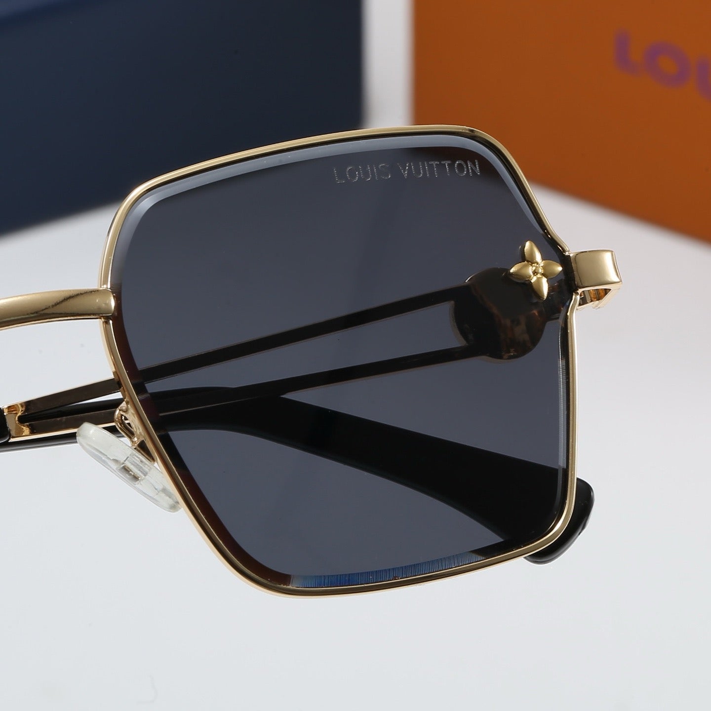 5-Color Fashionable Four-Leaf Clover Sunglasses