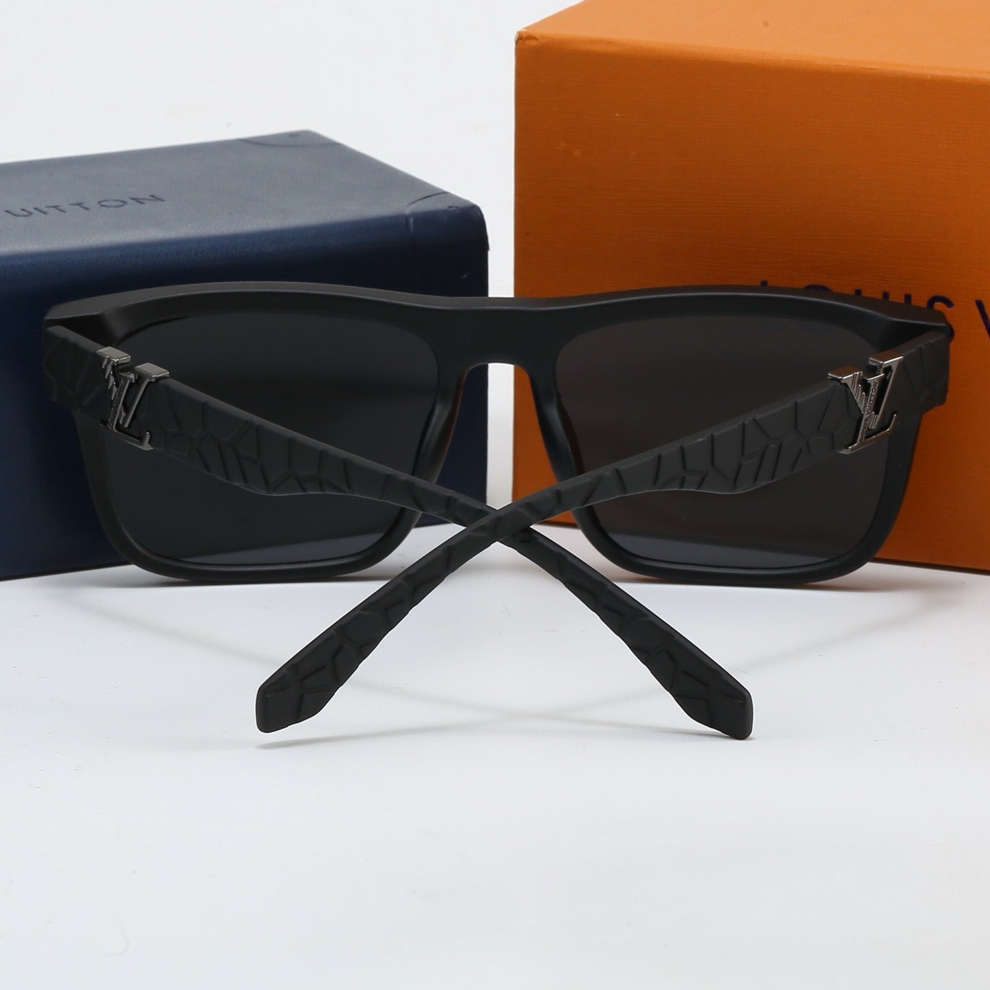 4-Color Fashionable Four-Leaf Clover Sunglasses