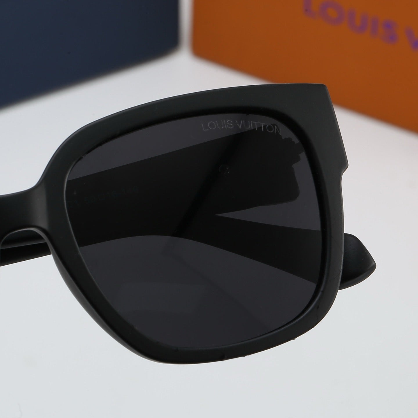 5-Color Fashionable Four-Leaf Clover Sunglasses