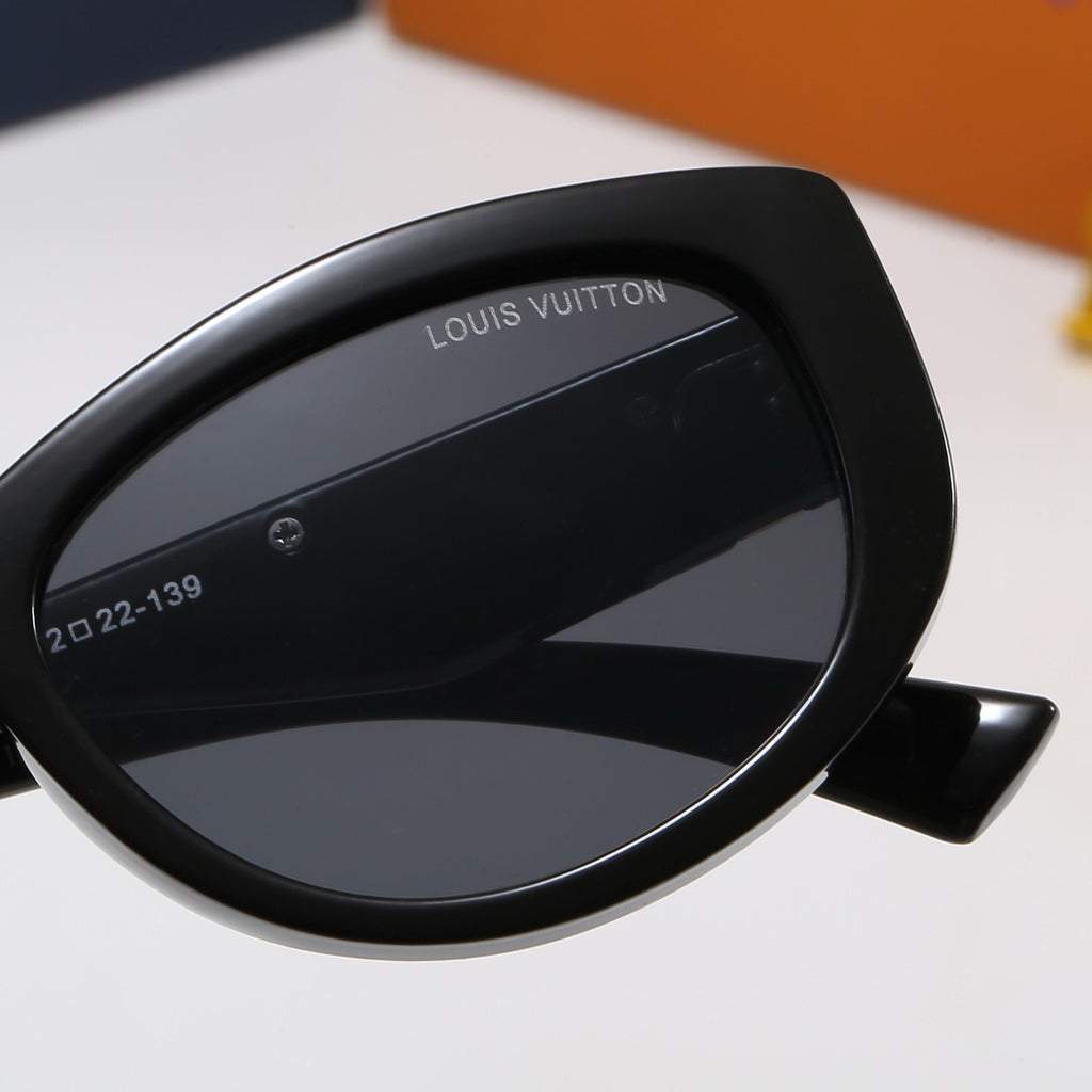 4-Color Stylish Four-Leaf Clover &amp; Letter Sunglasses