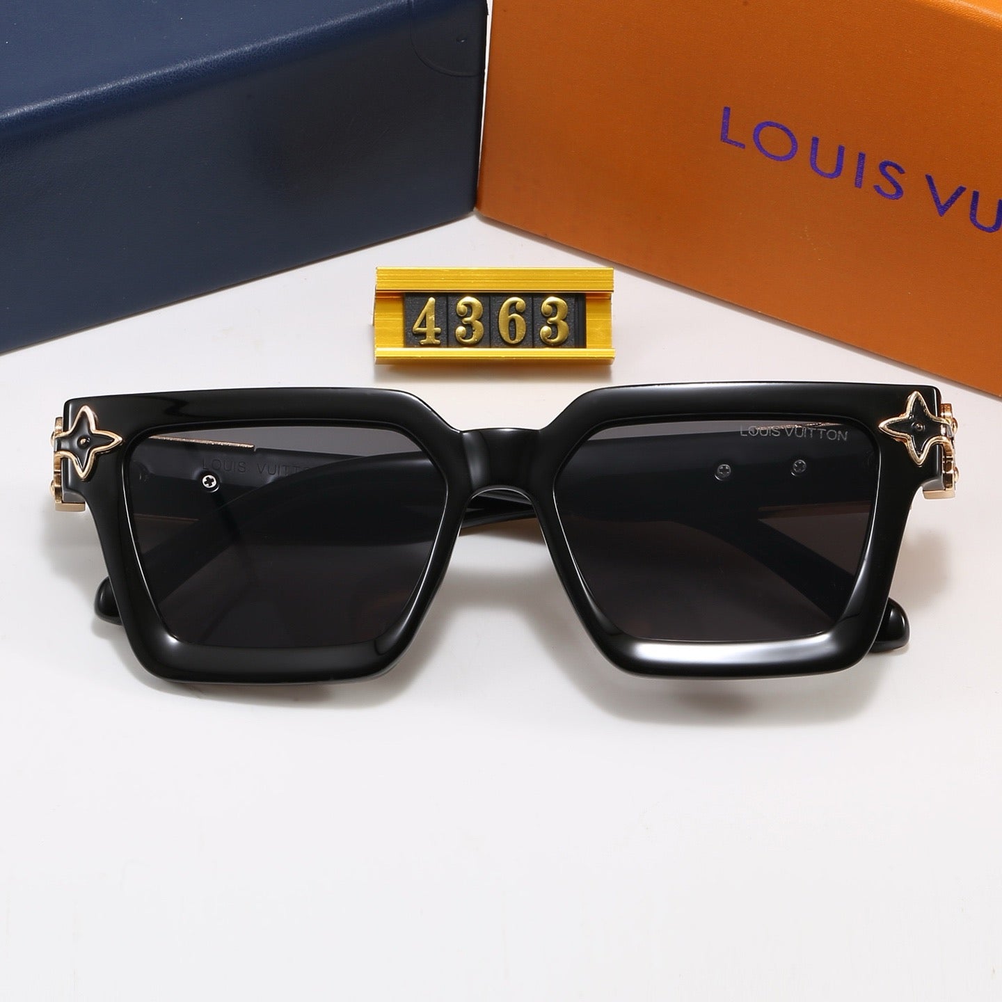 5-Color Stylish Four-Leaf Clover &amp; Letter Sunglasses