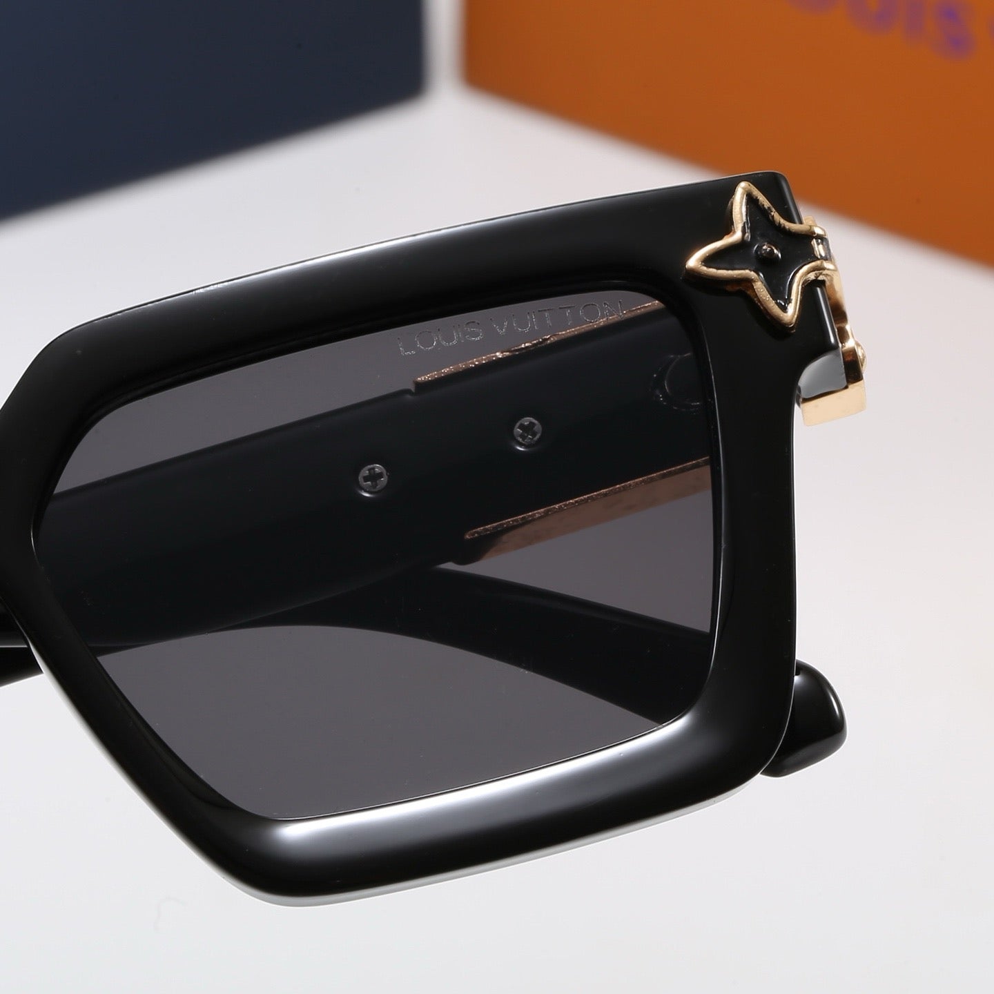 5-Color Stylish Four-Leaf Clover &amp; Letter Sunglasses