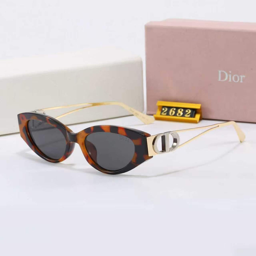 5-Color Stylish CD Letter Sunglasses