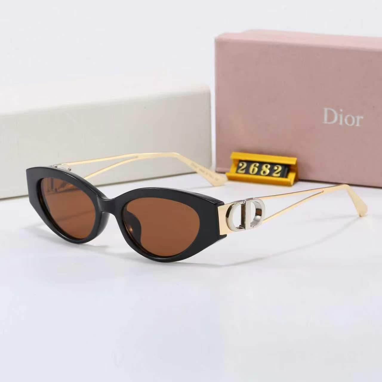 5-Color Stylish CD Letter Sunglasses