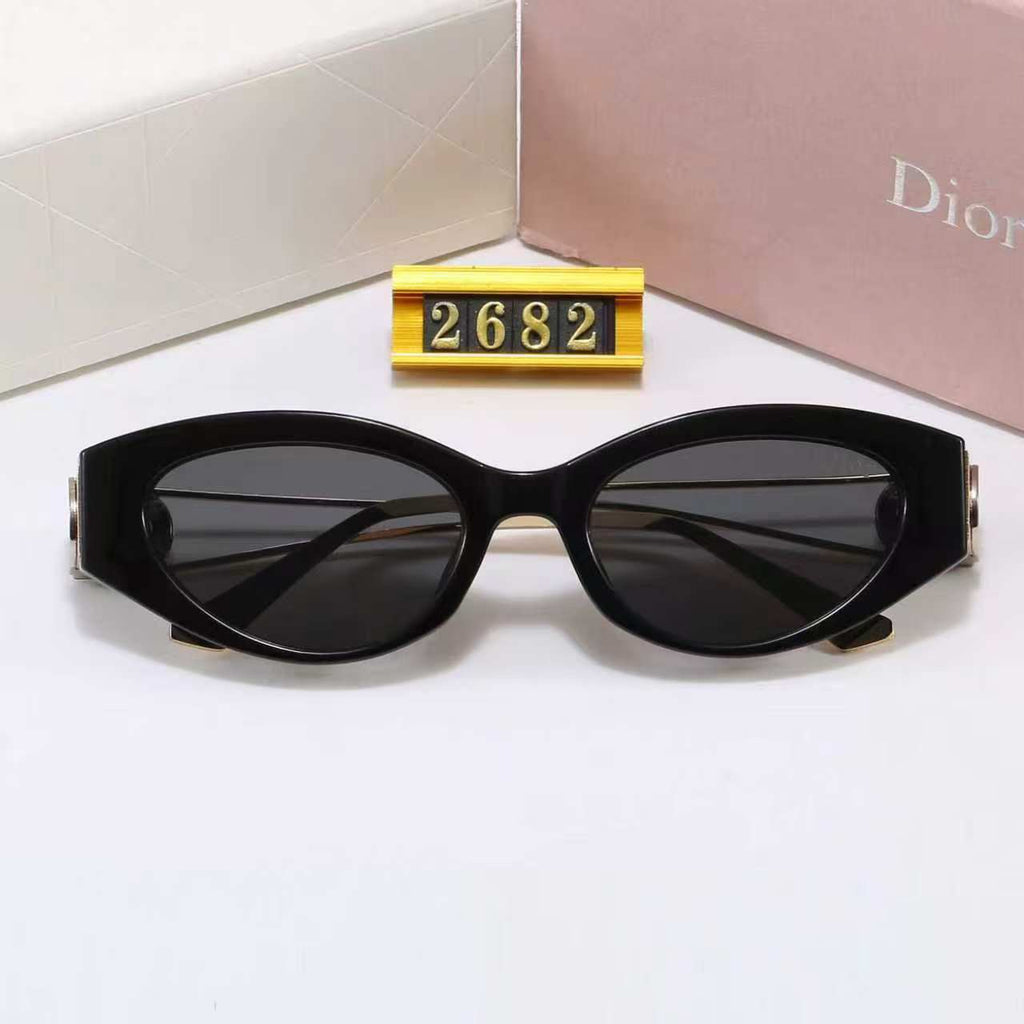 5-Color Stylish CD Letter Sunglasses
