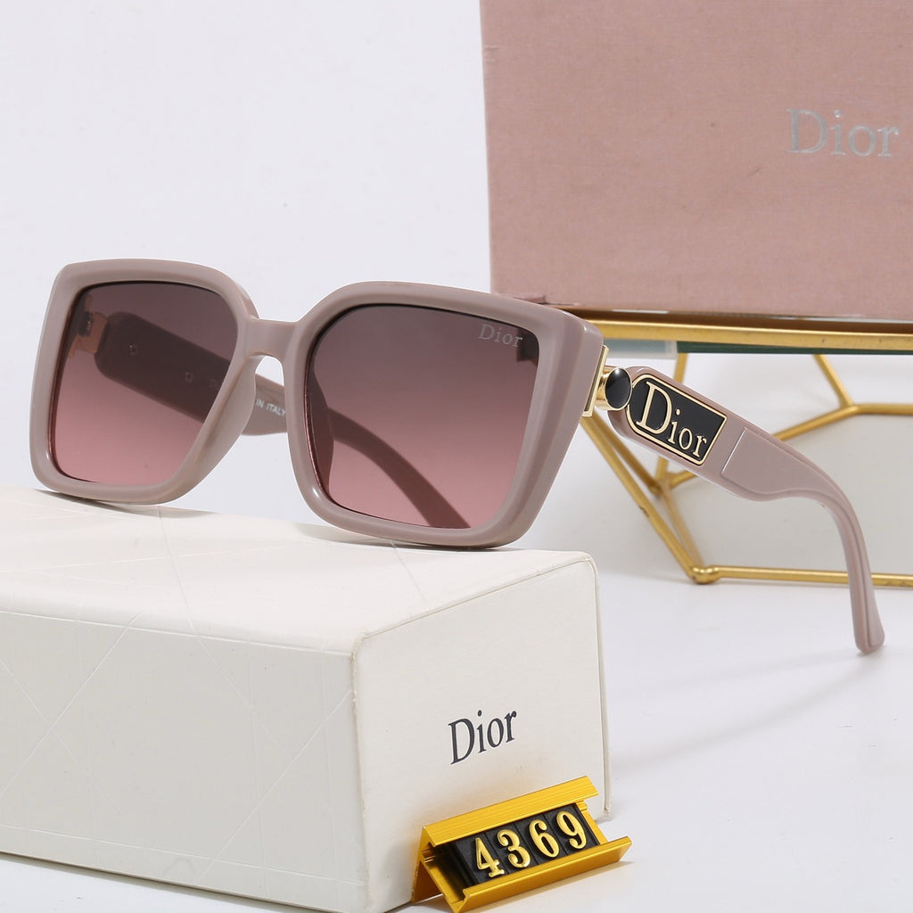 7-Color Stylish CD Letter Sunglasses