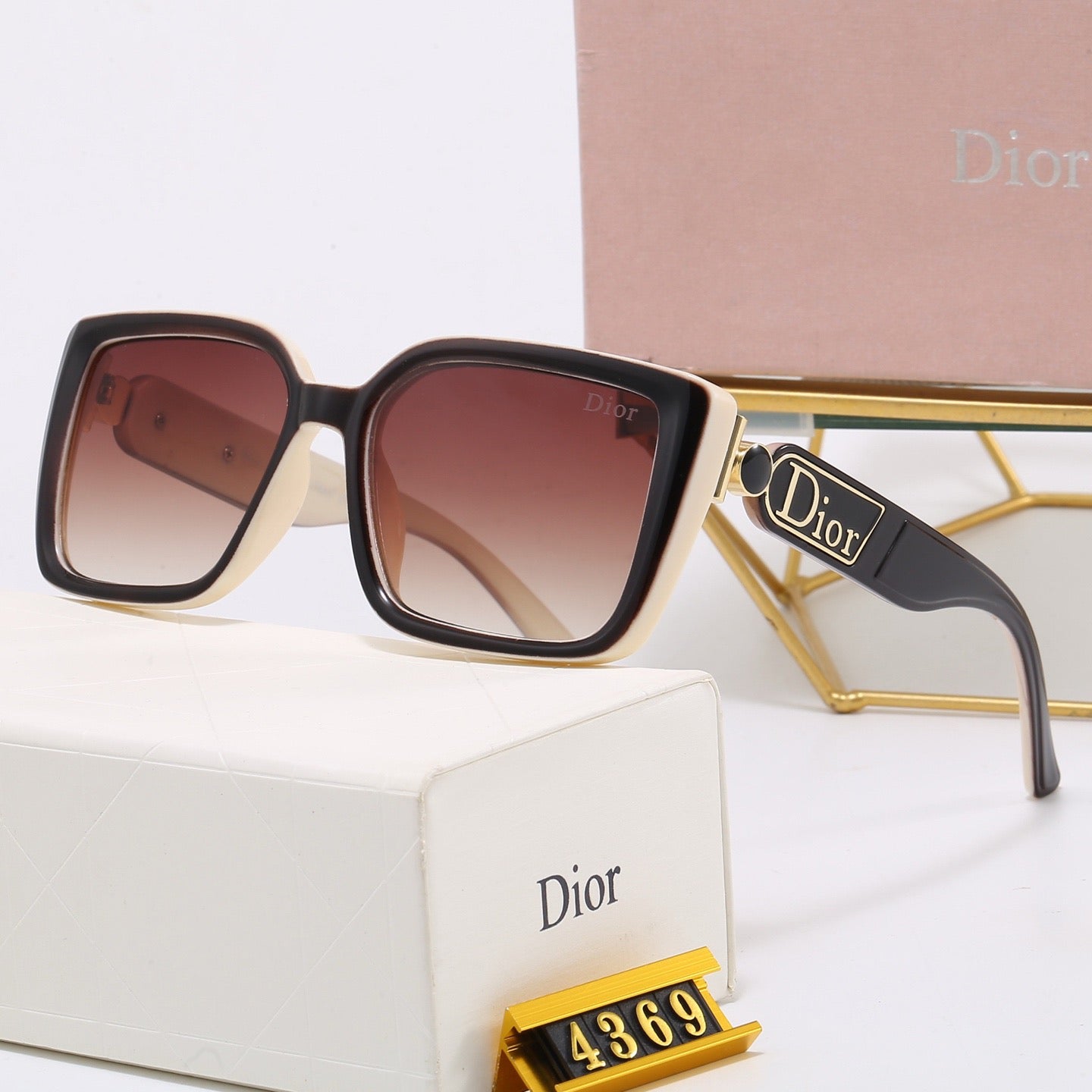 7-Color Stylish CD Letter Sunglasses