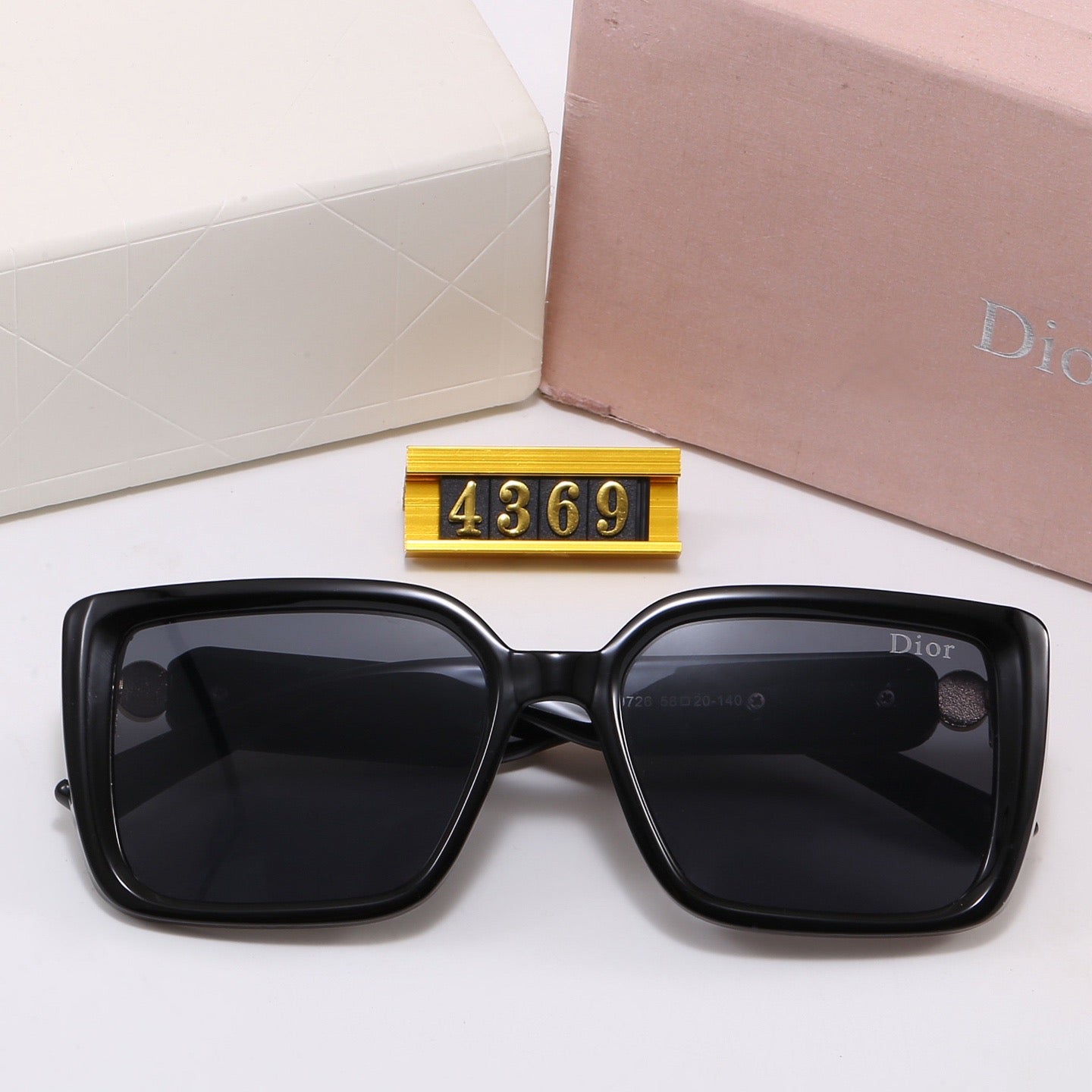 7-Color Stylish CD Letter Sunglasses