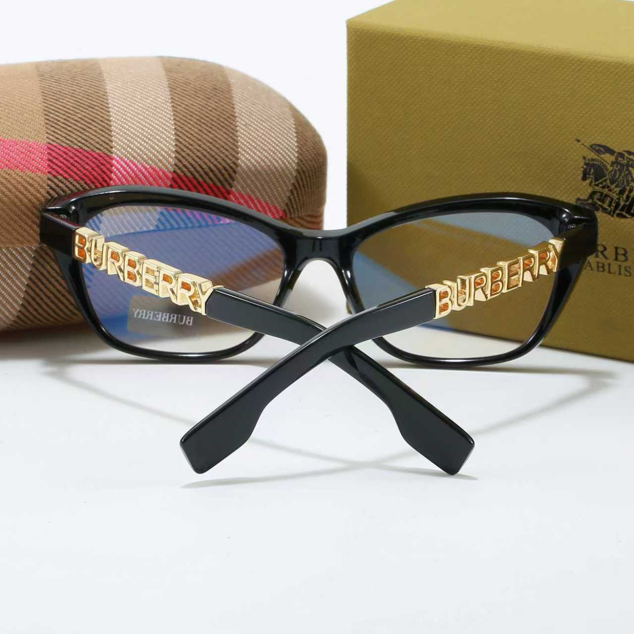 4-Color Stylish BU Letter Sunglasses