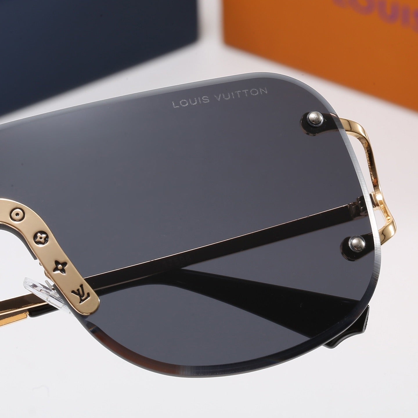 6-Color Stylish Four Leaf Clover Letter Sunglasses
