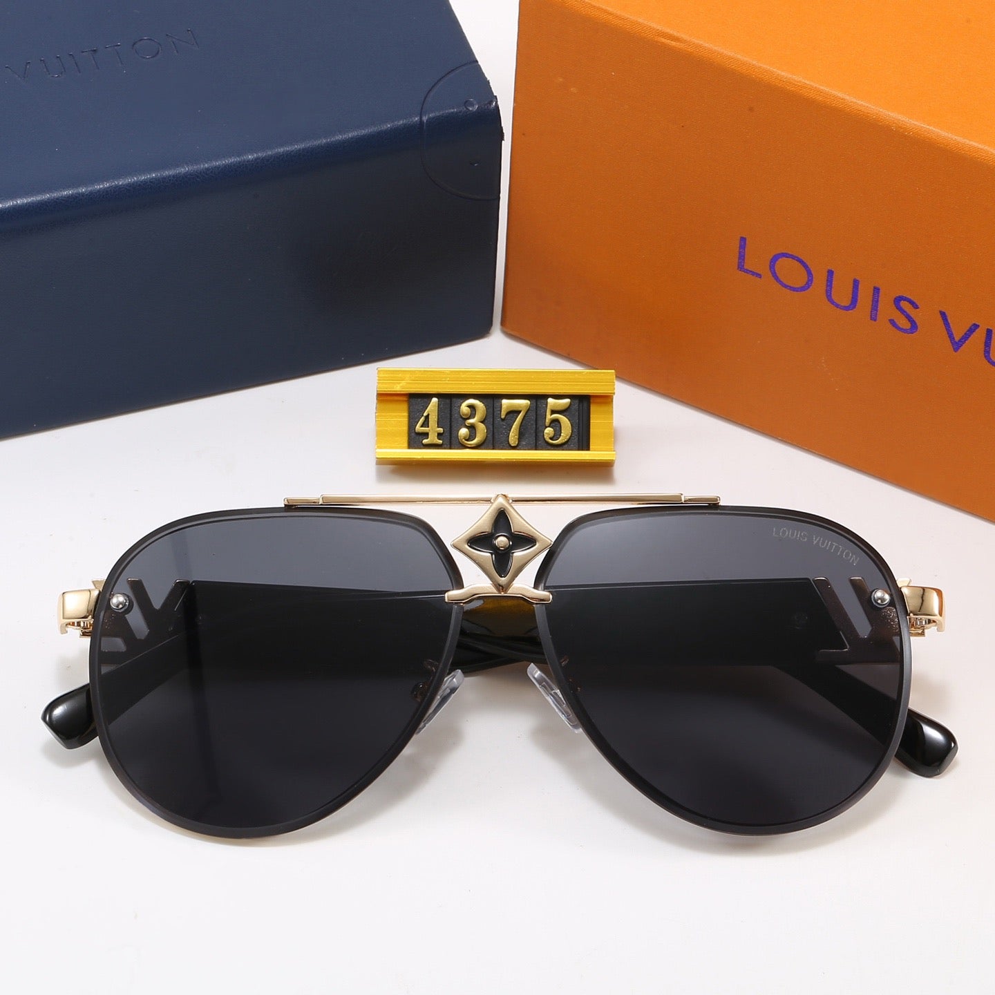 6-Color Stylish Four Leaf Clover Letter Sunglasses