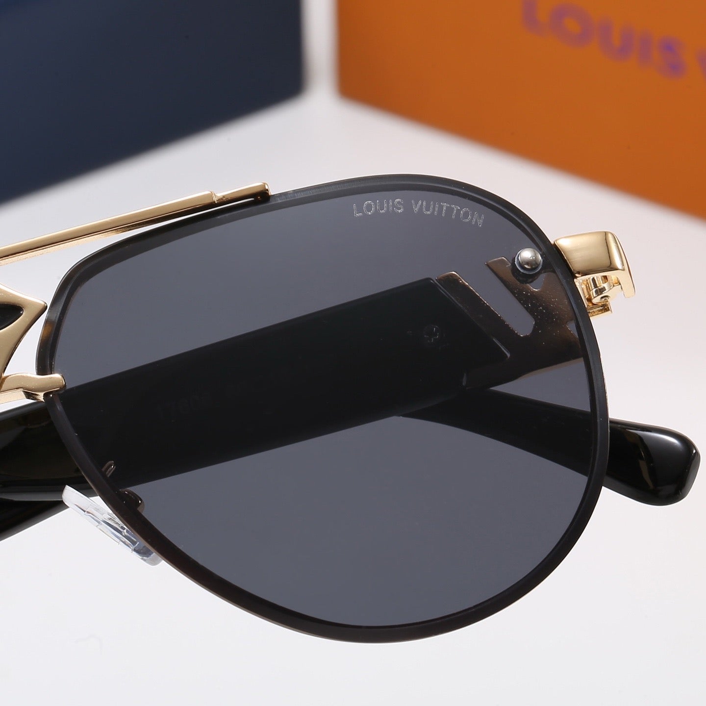 6-Color Stylish Four Leaf Clover Letter Sunglasses