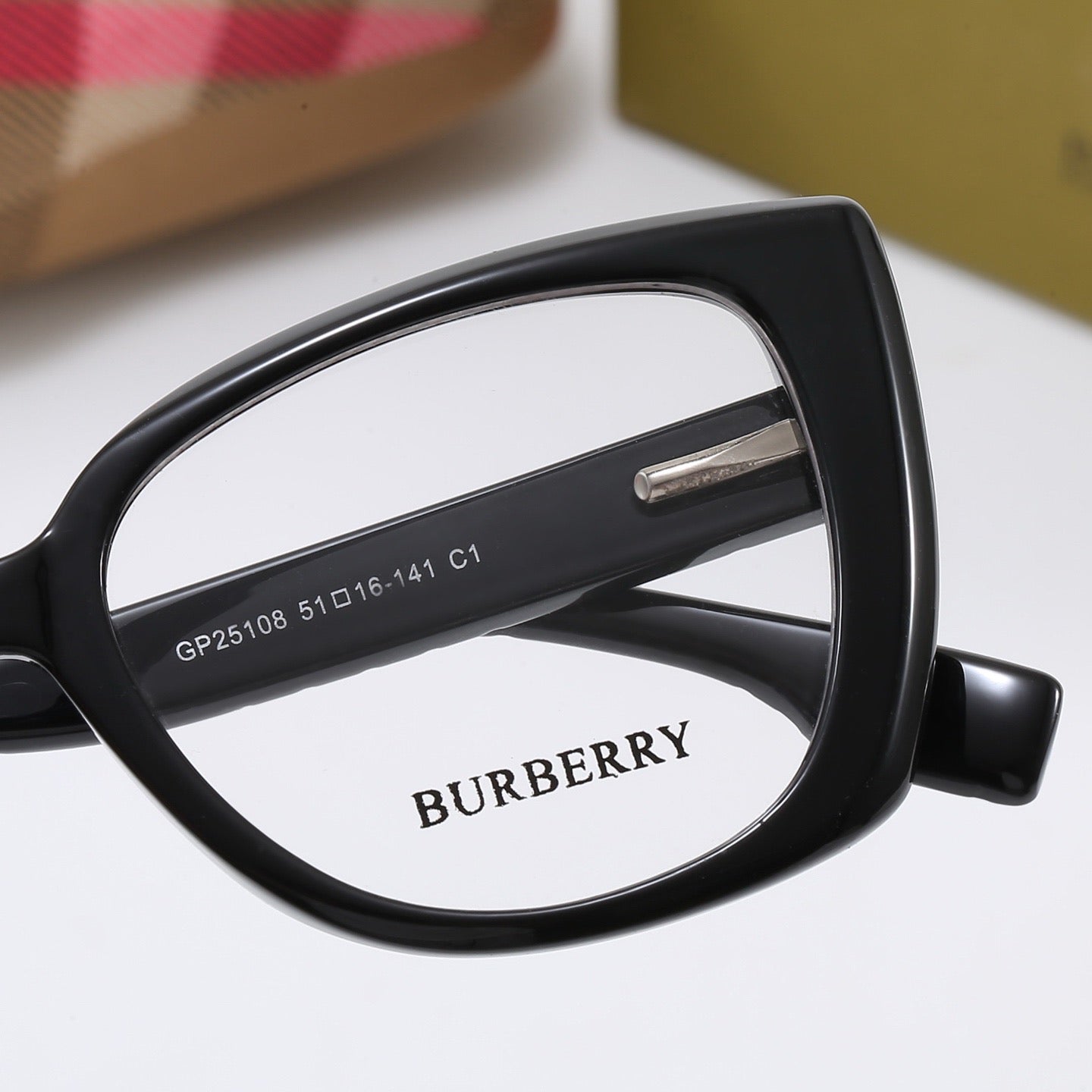 5-Color Stylish BU Letter Sunglasses