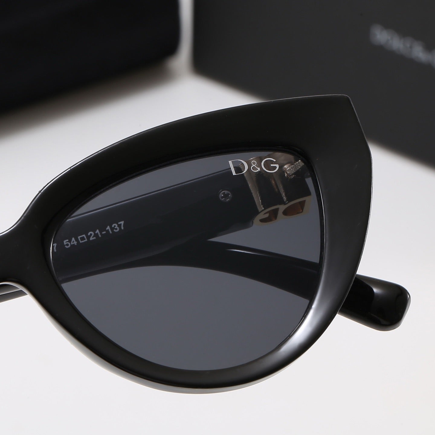 7-Color Stylish DG Letter Sunglasses