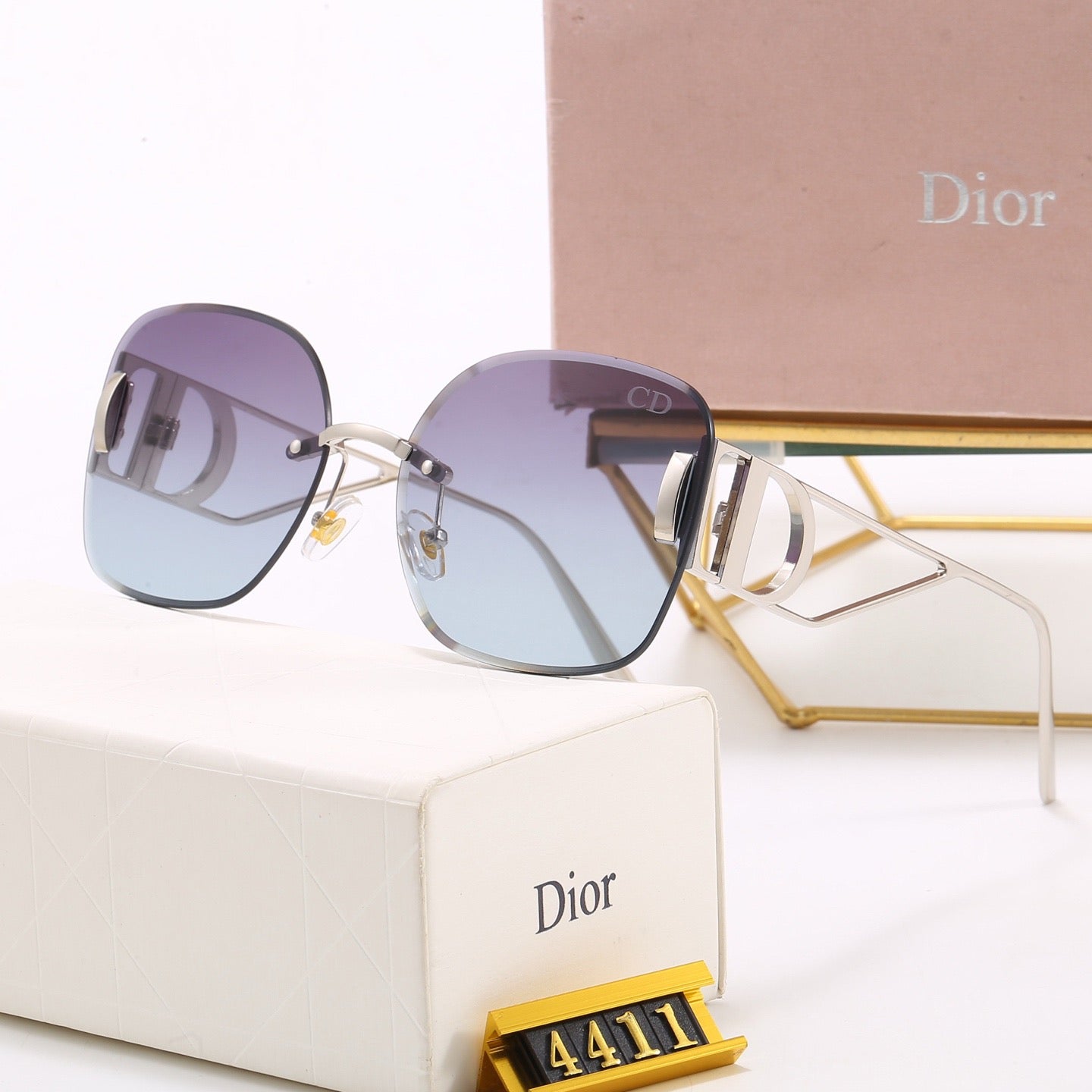 7-Color Stylish CD Letter Sunglasses