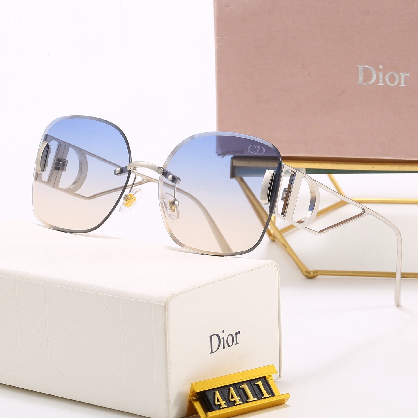 7-Color Stylish CD Letter Sunglasses