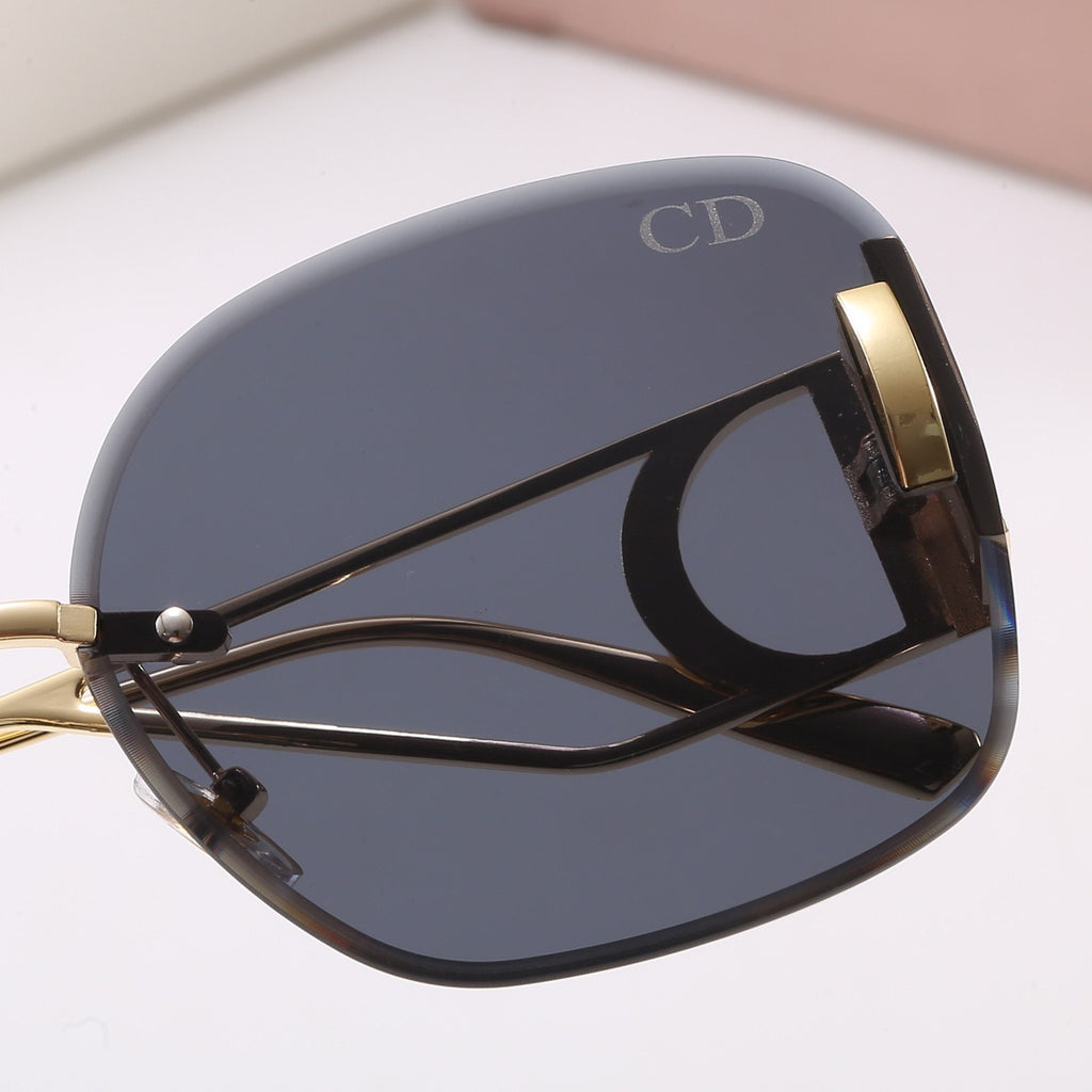 7-Color Stylish CD Letter Sunglasses
