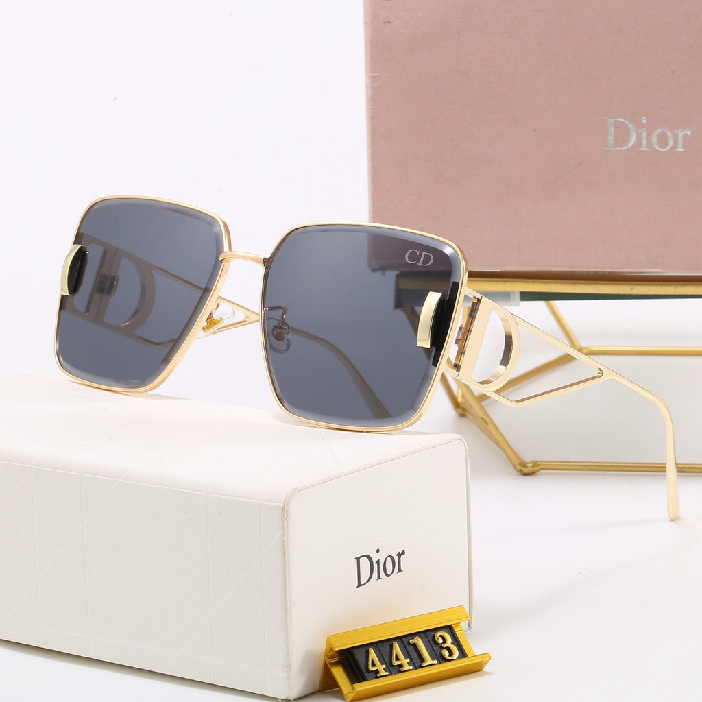 7-Color Stylish CD Letter Sunglasses