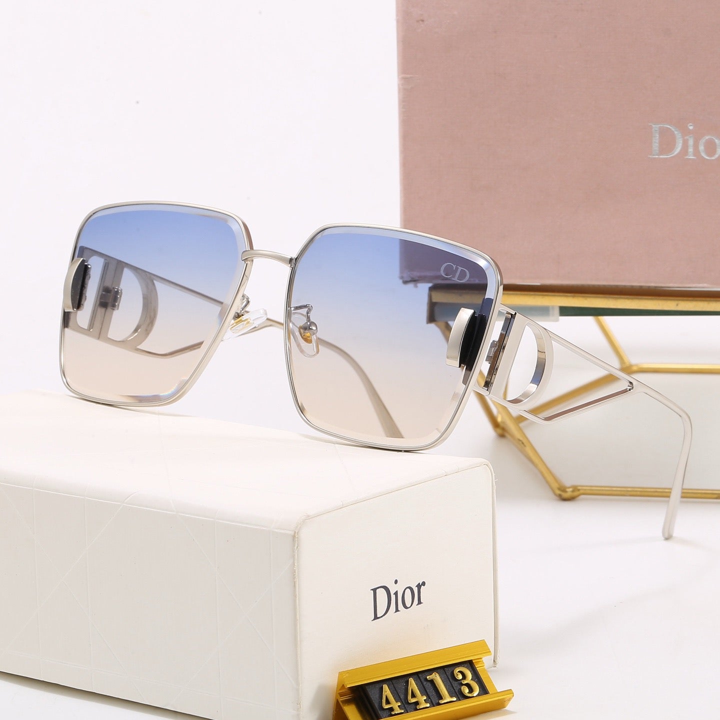 7-Color Stylish CD Letter Sunglasses