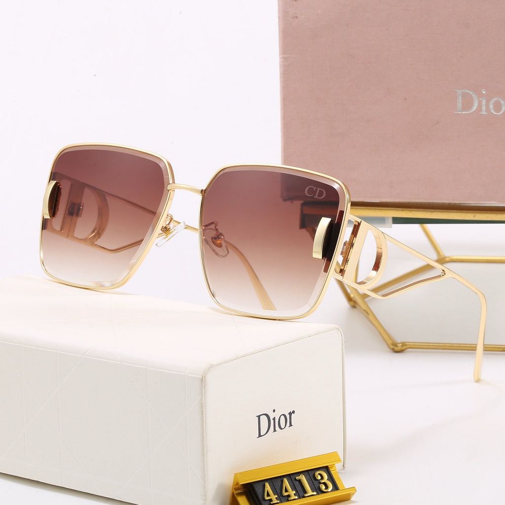 7-Color Stylish CD Letter Sunglasses