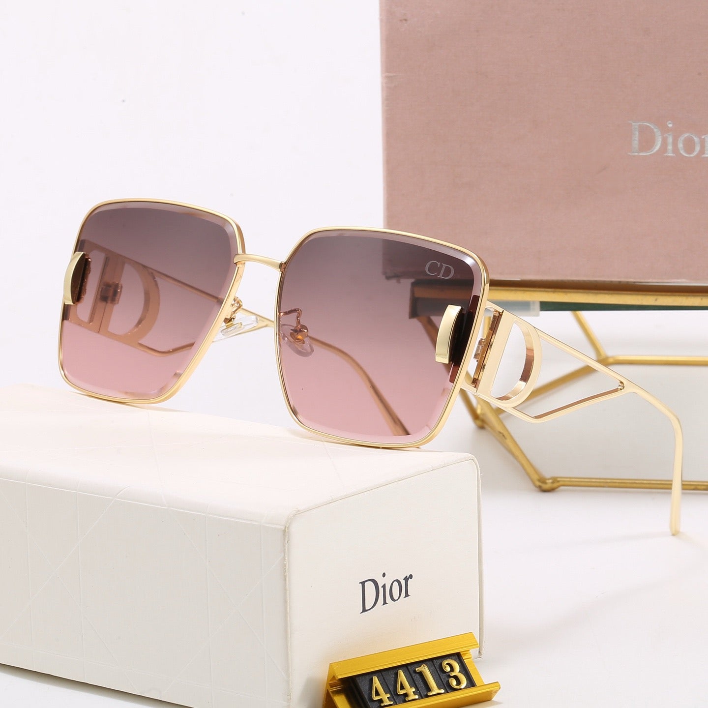 7-Color Stylish CD Letter Sunglasses