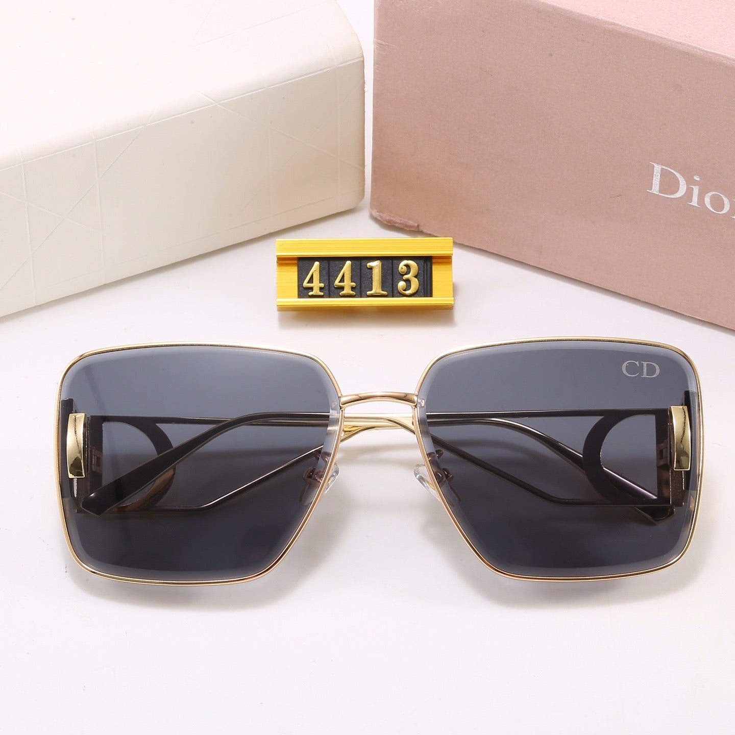 7-Color Stylish CD Letter Sunglasses