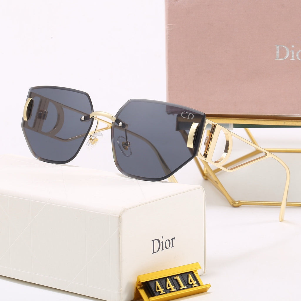 7-Color Stylish CD Letter Sunglasses