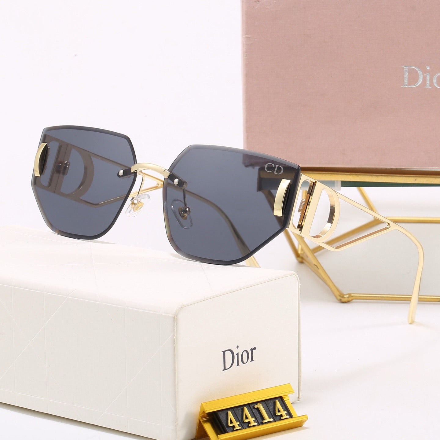 7-Color Stylish CD Letter Sunglasses
