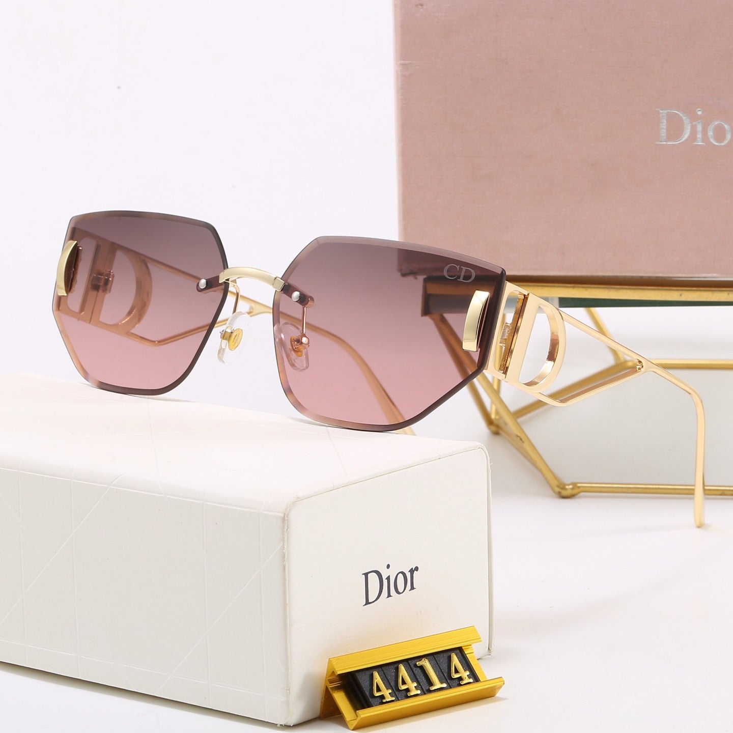 7-Color Stylish CD Letter Sunglasses