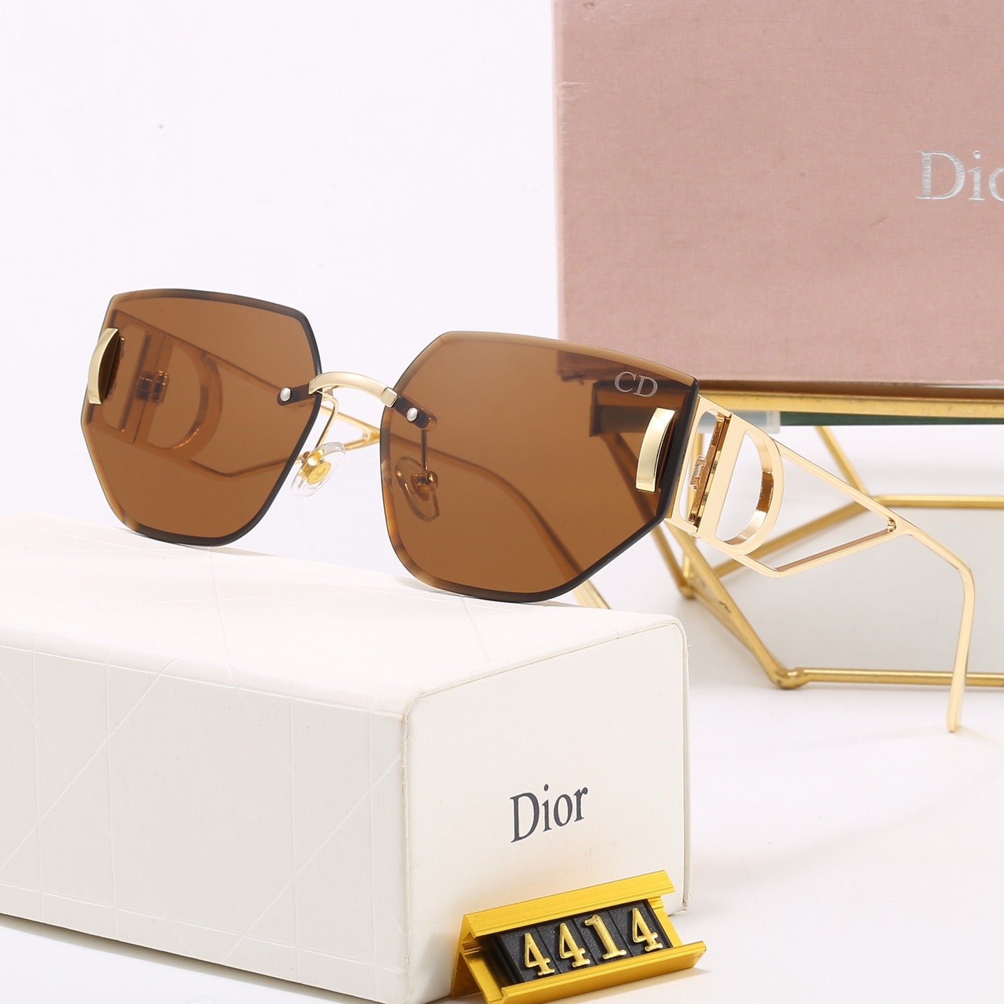 7-Color Stylish CD Letter Sunglasses