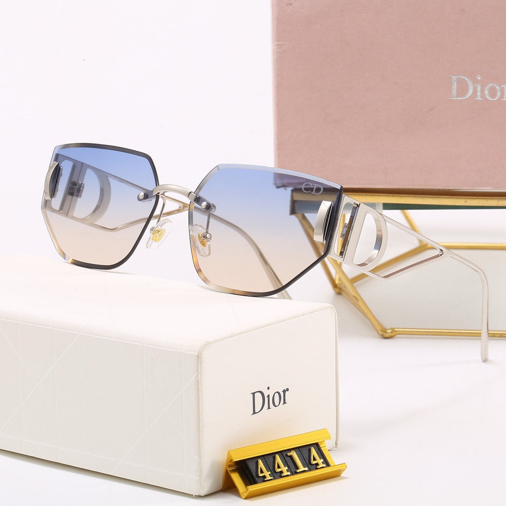 7-Color Stylish CD Letter Sunglasses